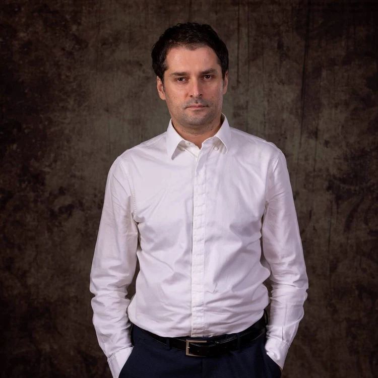 Fost director financiar de bancă, Radu Georgescu a calculat că statul român ajunge să ia de la populație aproape 50% din câștigurile