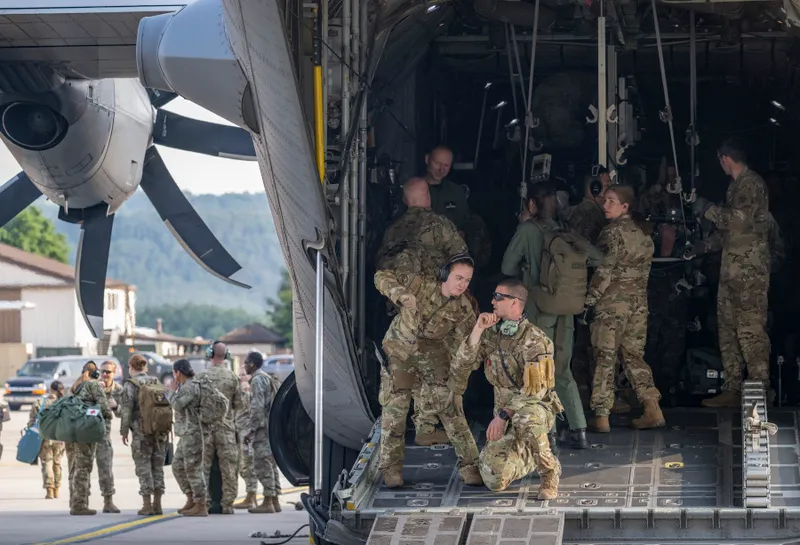 Centrul funcționează alături de șase clinici suplimentare din Germania, Italia și Belgia, cu personal comun de peste 2.000 de angajați. Este o bază medicală militară permanentă a SUA.