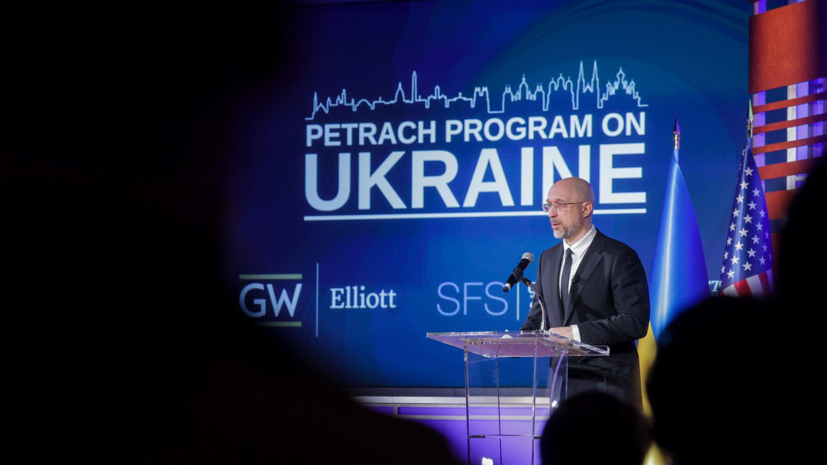 Secretarul Trezoreriei SUA, Scott Bessent, a reafirmat sprijinul Washingtonului pentru suveranitatea Ucrainei și a subliniat angajamentul american de a contribui la stabilitatea economică a regiunii.Negocierile au avansat semnificativ
Prim-vicepremierul Ucrainei, Iulia Svyrydenko, a declarat că semnarea memorandumului de intenție deschide calea către un parteneriat economic solid între cele două țări.„Suntem încântați să anunțăm semnarea, cu partenerii noștri americani, a unui protocol de intenție care deschide calea către un acord de parteneriat economic și crearea Fondului de investiții pentru reconstrucția Ucrainei”, a spus aceasta.Ea a subliniat că negocierile au avansat semnificativ și că echipele juridice din Ucraina și SUA au ajustat mai multe elemente din proiectul de document.De asemenea, viceministrul Economiei, Taras Kașka, a afirmat că discuțiile sunt constructive și că un document provizoriu ar putea fi semnat foarte curând.