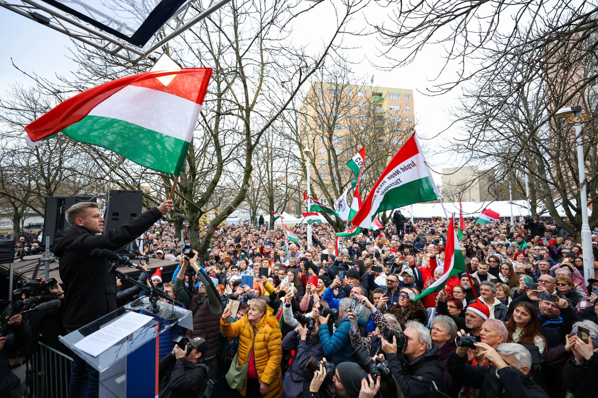 Protest masiv la Budapesta. Opoziția pro-europeană a cerut demisia lui Orban