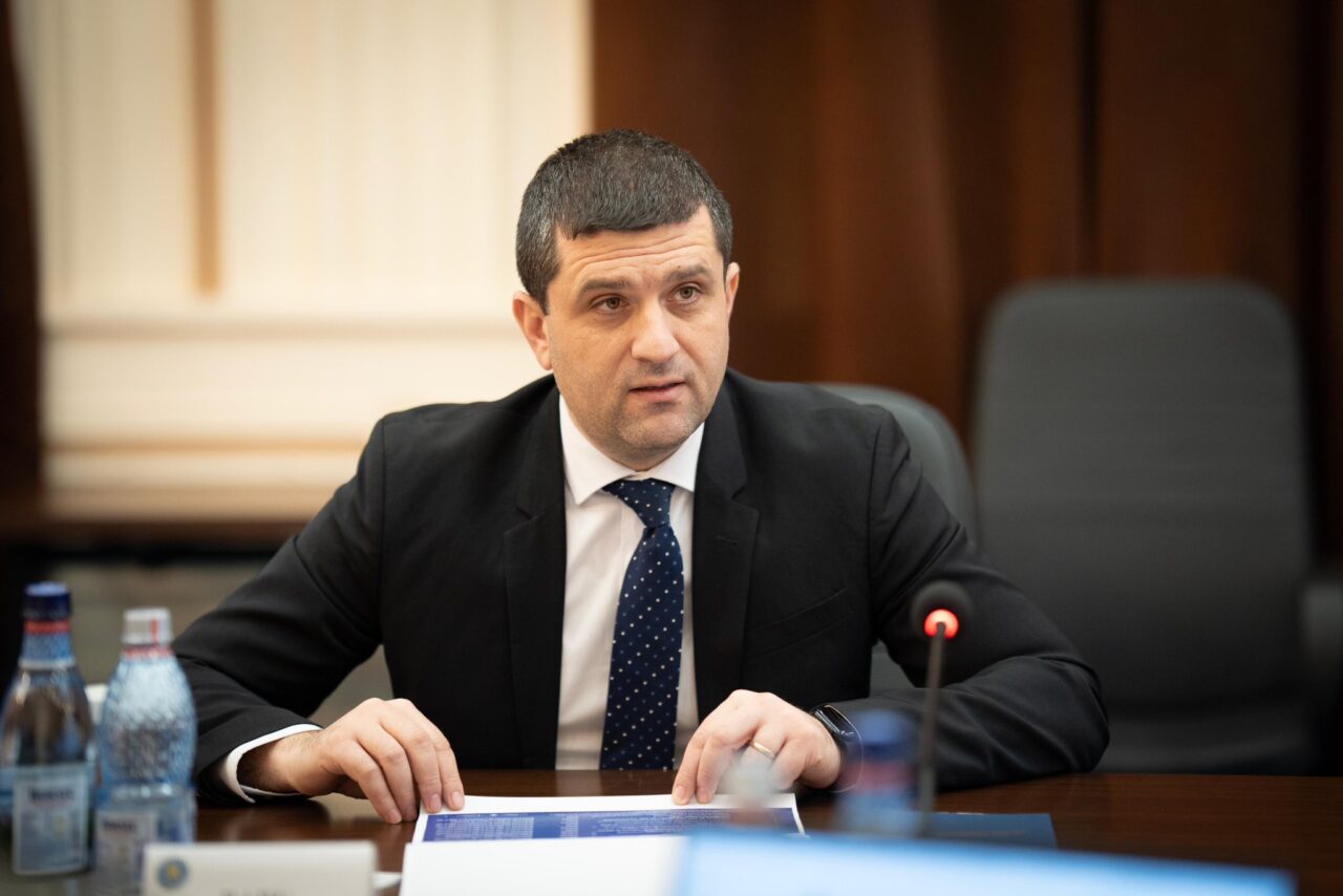 Ultimele ore înainte de votul moțiunii de cenzură: Trădări, negocieri și scenarii neașteptate